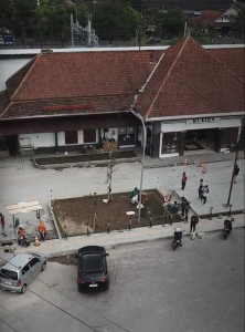 Proyek penghijauan yang dilaksanakan oleh Futafarm di Stasiun Klaten.